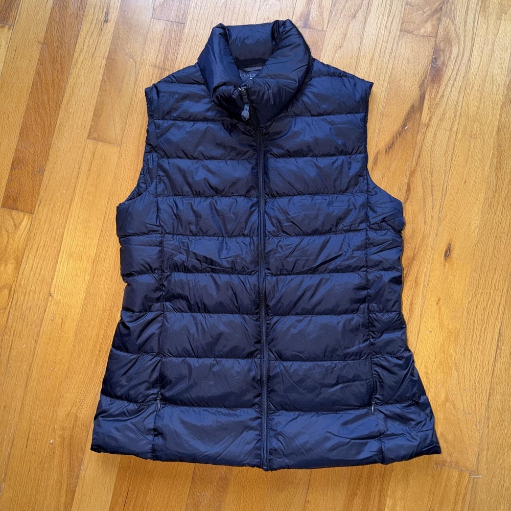 Uniqlo Ultra Light Down Vest Womens Small Navy Packable Puffer‎ Lightweight Warm